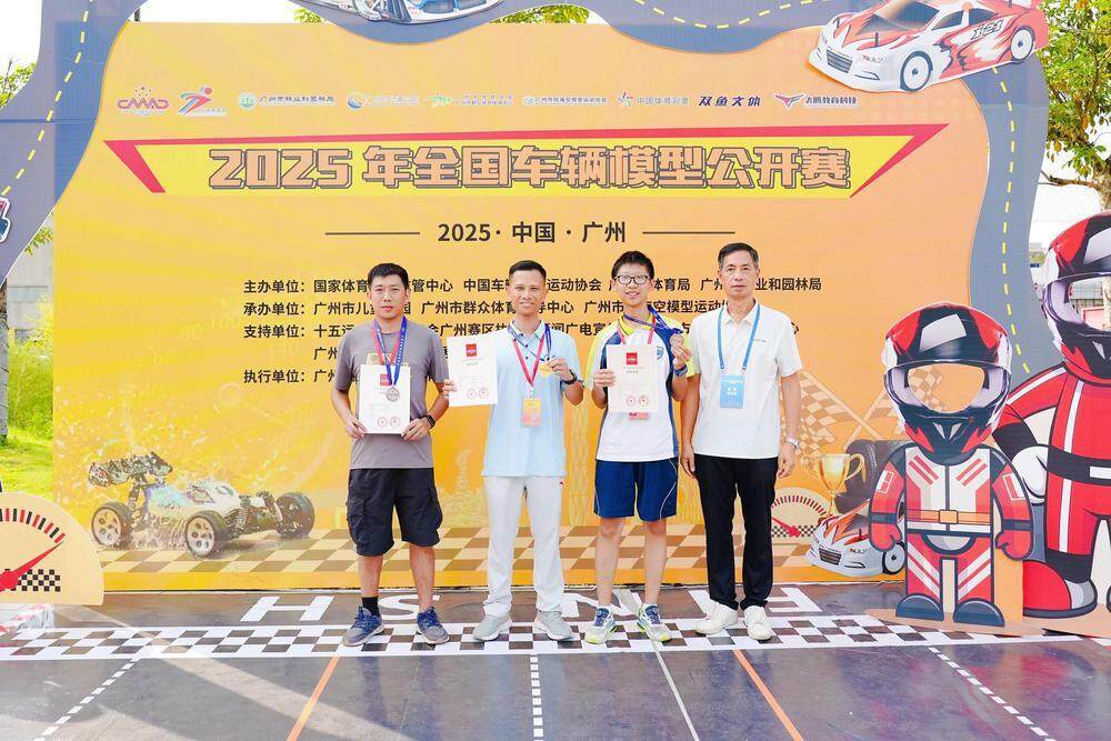 育蓬勃兴起, 共同竞速, 体赛项目之 育蓬勃兴起, 共同竞速, 体赛项目之